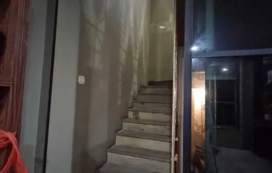 Rumah daerah nyaman dan tenang belakang intercon