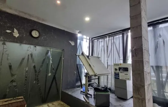 Rumah daerah nyaman dan tenang belakang intercon