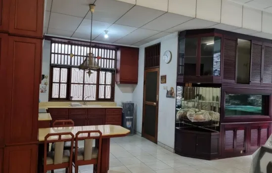 Rumah 407 meter di Kedoya Selatan hadap ke Timur