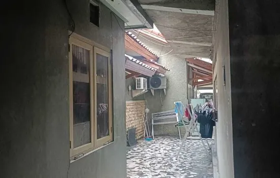 Dijual kost2 an 4 lantai, lokasi strategis..dekat Binus