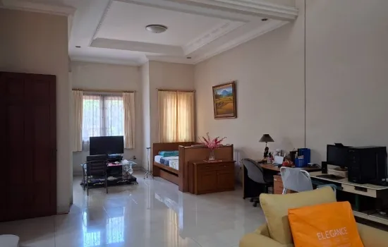 Rumah mewah di lokasi Puri indah