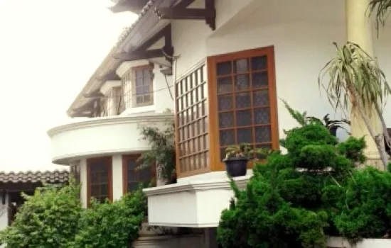 Dijual rumah lokasi strategis di Srengseng raya, Jakbar