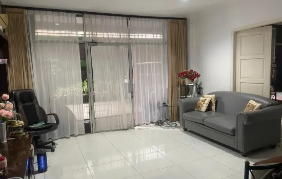Ruko 3,5 Lantai Lokasi Strategis-Jak Pusat