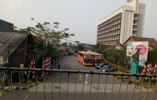 Dijual rmh lokasi trategis. komersial area.