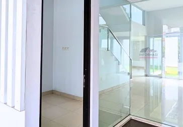 Rumah siap huni lokasi bagus dan di boulevard