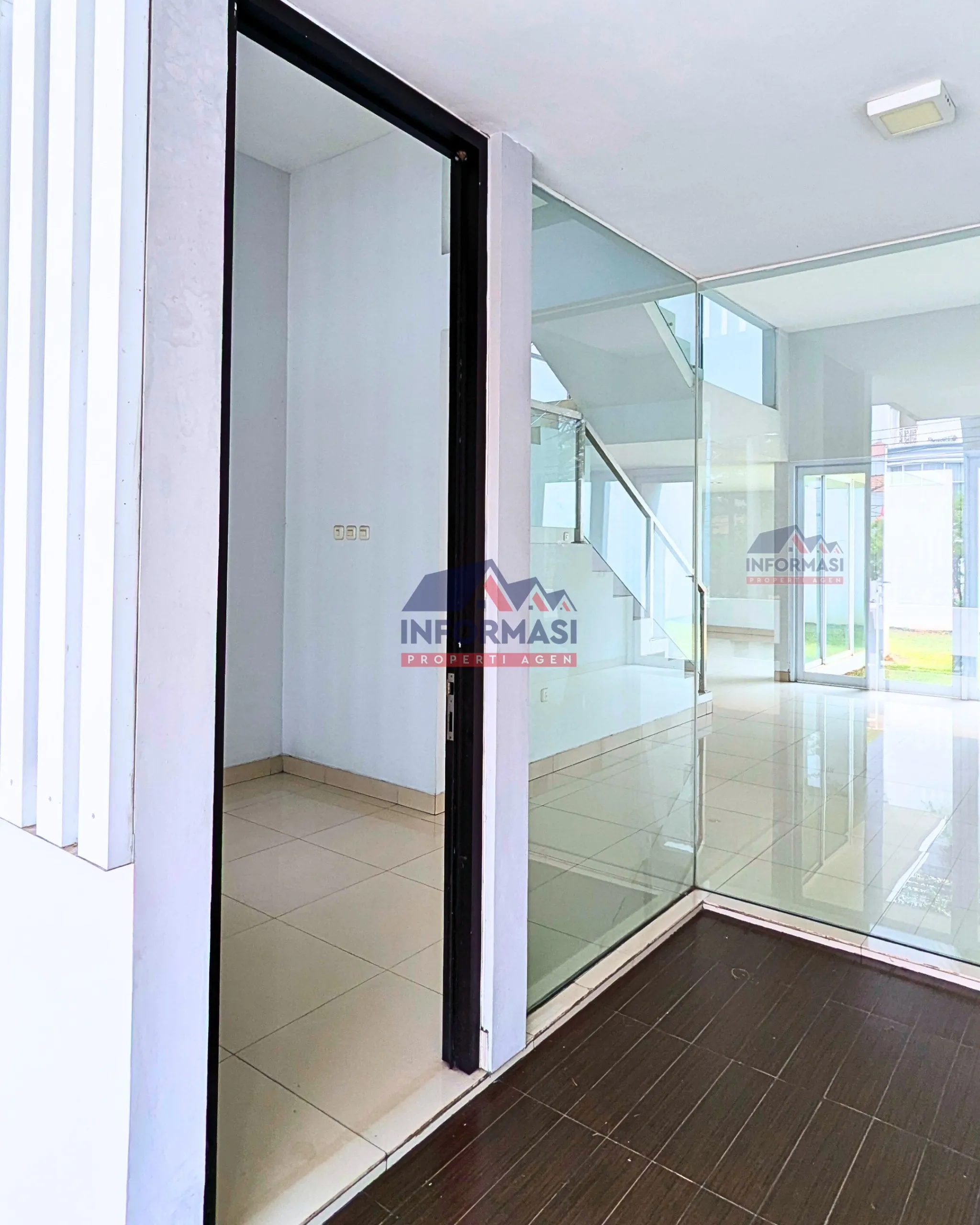 Rumah siap huni lokasi bagus dan di boulevard