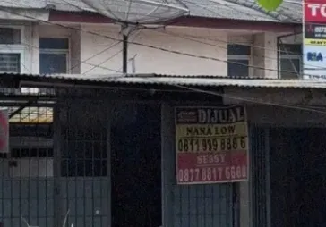 Lokasi strategis depan pasar ramai dan padat