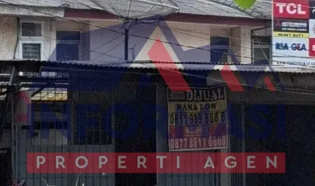 Lokasi strategis depan pasar ramai dan padat