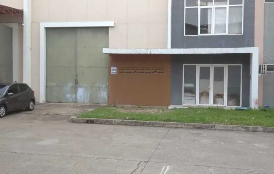 Kawasan gudang komersil lokasi bagus