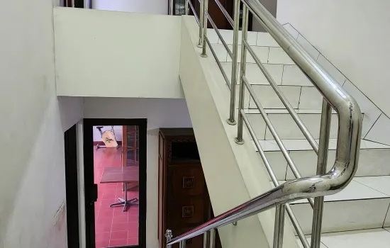 Rumah Jl Arjuna Utara. Luas tanah  750 m2.  Halaman luas