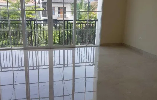 Rumah Baru  Lt. 250m2.  kt 4 .  permata buana