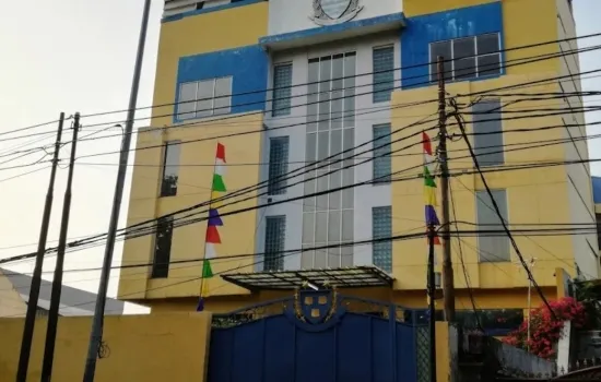 Gedung  Tomang Raya. 5 lantai.  Parkir  Luas.