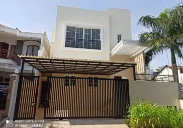 Rumah Baru  Lt. 250m2.  kt 4 .  permata buana