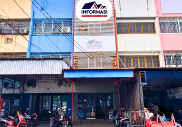 Ruko di lokasi yg strategis