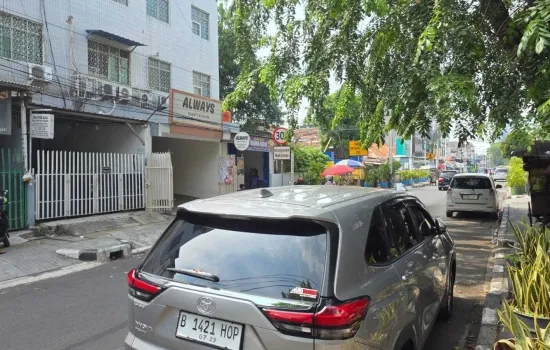 Dijual Ruko Komersial 3.5 Lantai Hadap Jalan