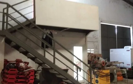 Kawasan gudang komersil lokasi bagus