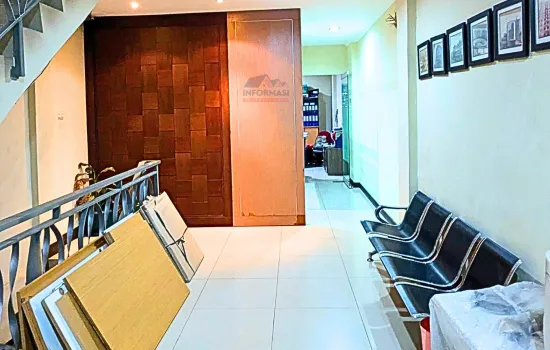 Ruko di lokasi yg strategis