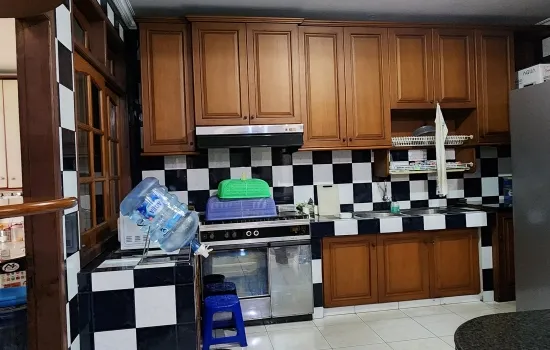 Rumah Jl Arjuna Utara. Luas tanah  750 m2.  Halaman luas