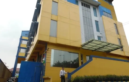 Gedung  Tomang Raya. 5 lantai.  Parkir  Luas.