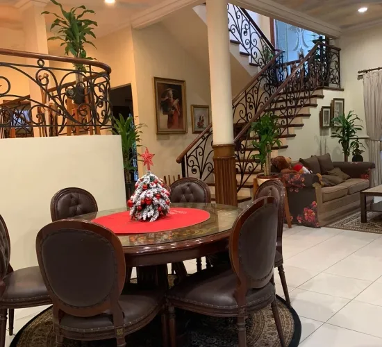 Rumah hoek Perumahan Gading Nirwana Jakut, bagus mewah