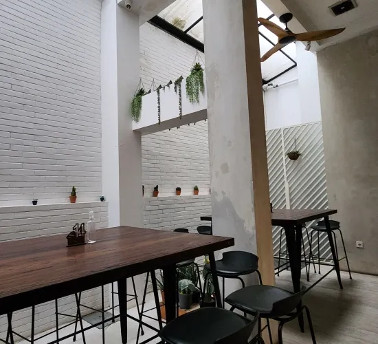 Dijual Ruko Gandeng Mewah. Gading Serpong. Ex Cafe/Resto.