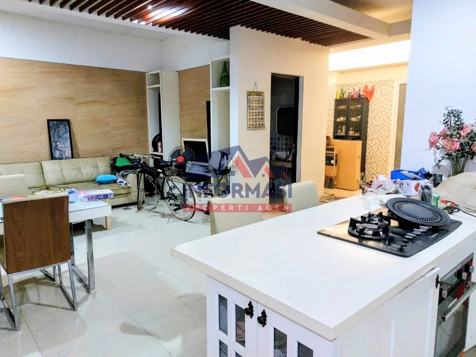 `Depan Lapangan Basket, Belakang Nyaman Banget—Casa Jardin