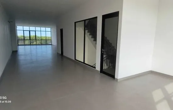 Gandeng 2 Marina PIK2. 3 lantai