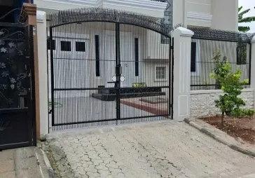 Rumah bagus 2 lantai , baru , lokasi strategis