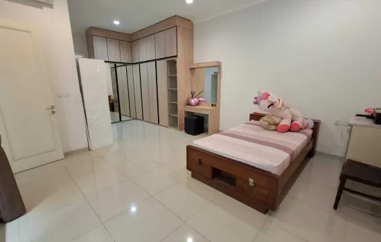 Alam Sutera cluster Pelangi luas 240 m² utara bagus terawat