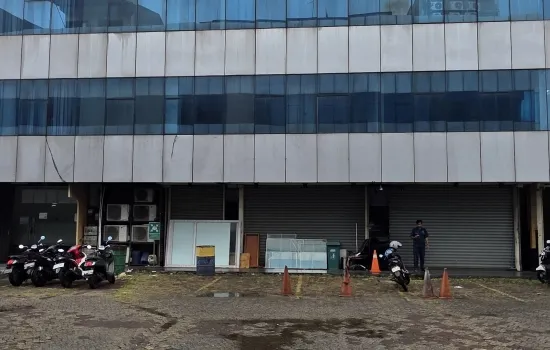 Ruko gandeng 3 unit Kedoya Elok Plaza hadap selatan