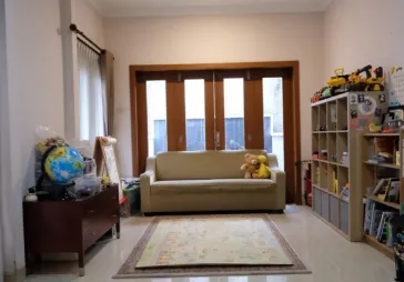 `Rumah Lebak Bulus: Halamannya Luas, Drama Hidup Jadi Menciu