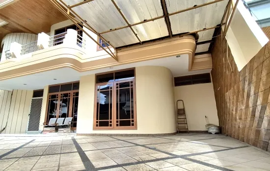 DISEWAKAN RUMAH GREEN GARDEN BERSIH TERAWAT