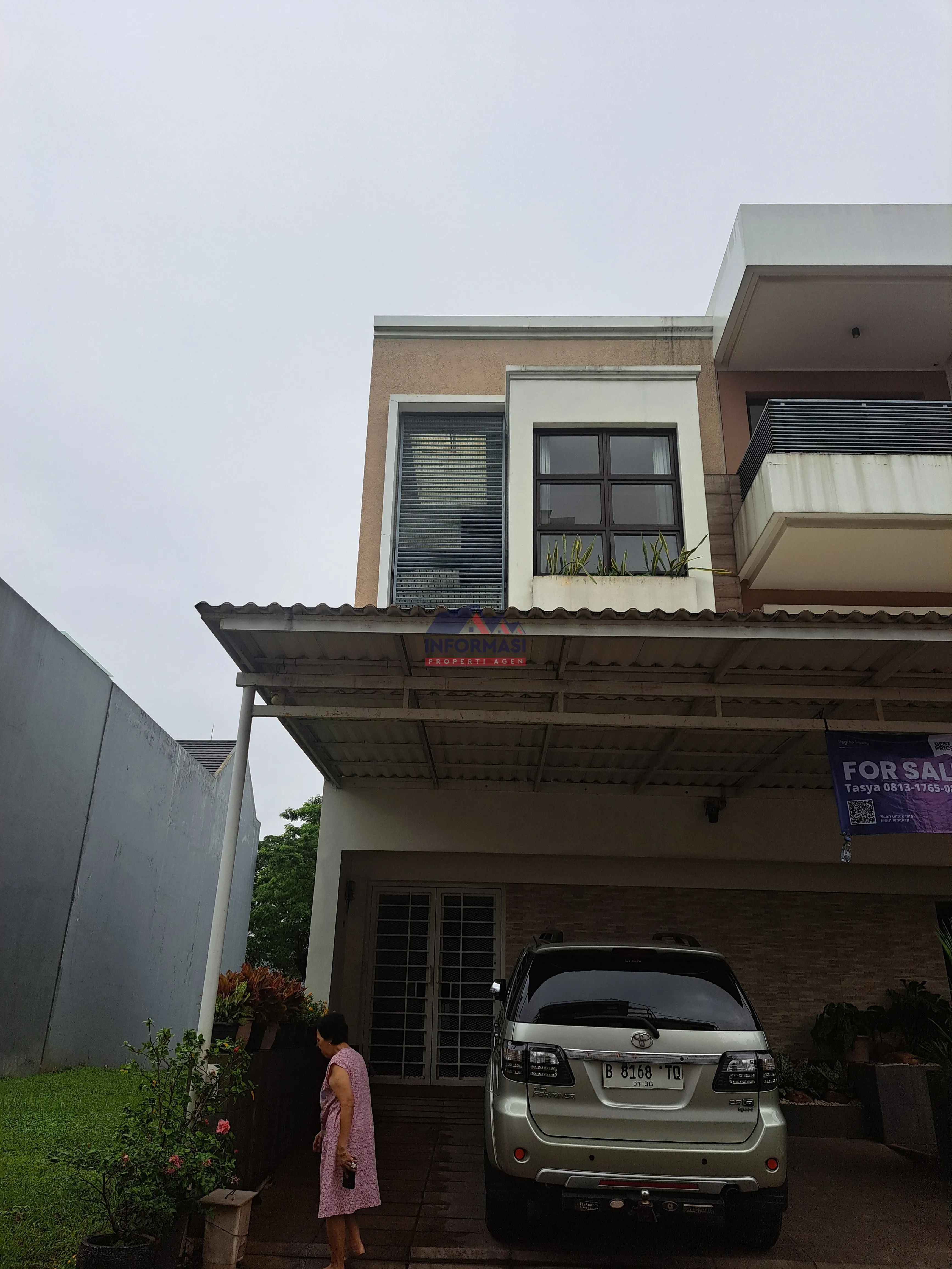 Rumah bagus , baru , 3,5 lantai , lokasi sangat strategis