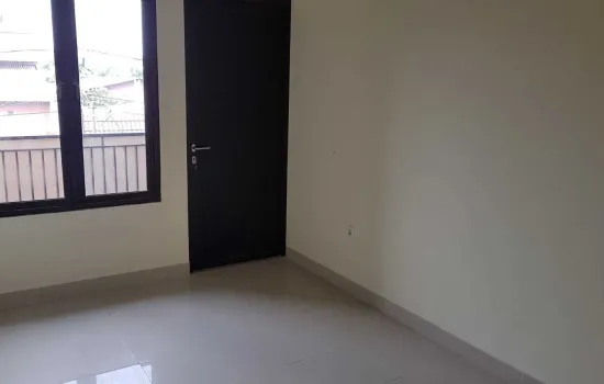 Komp Meruya Ilir, rumah bagus siap huni