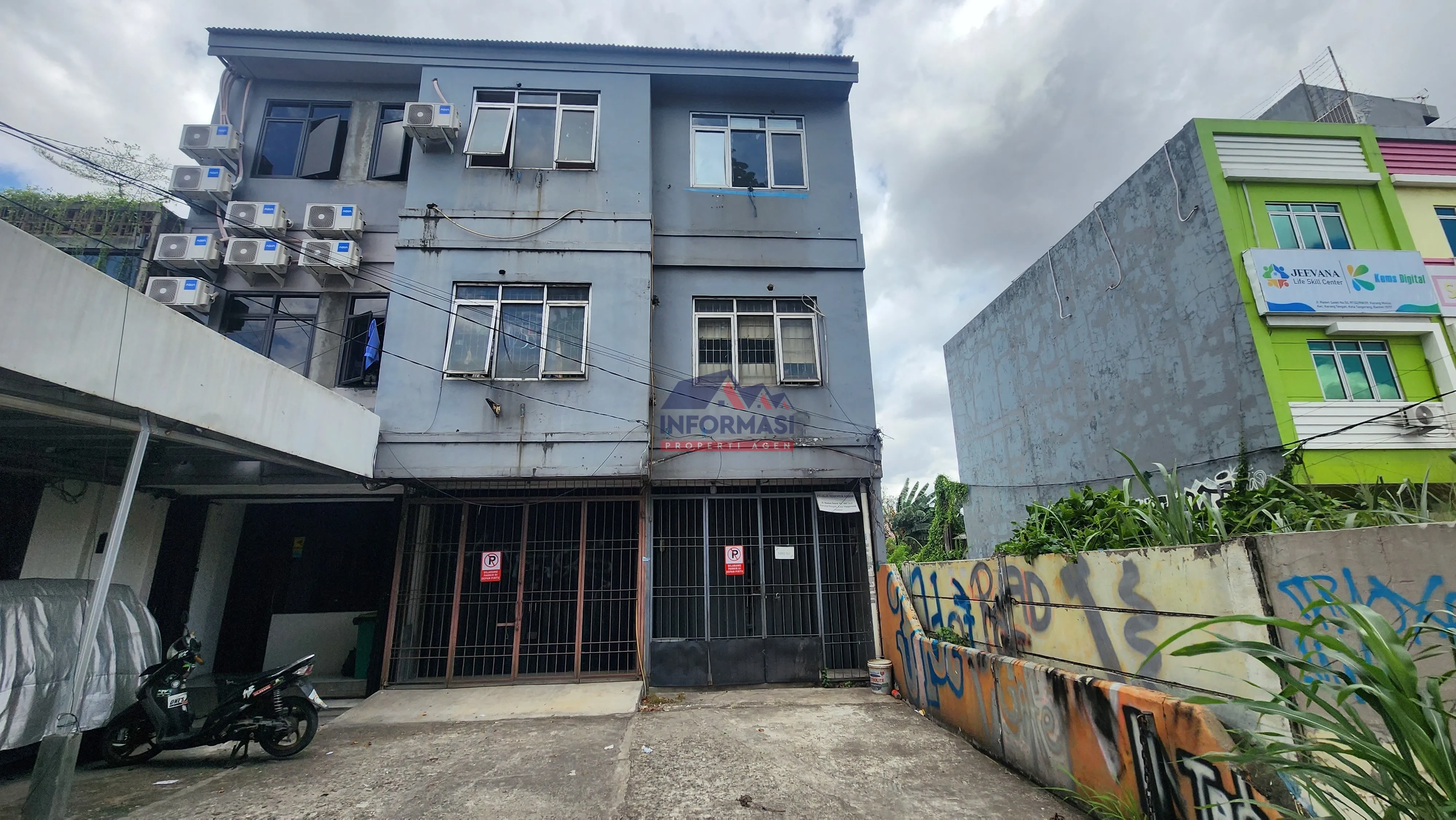 Ruko 3 lantai karang tengah
