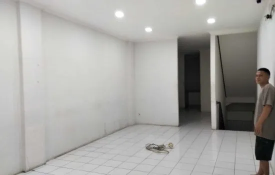 Disewa kan Ruko gandeng 4  kedoya jakarta barat