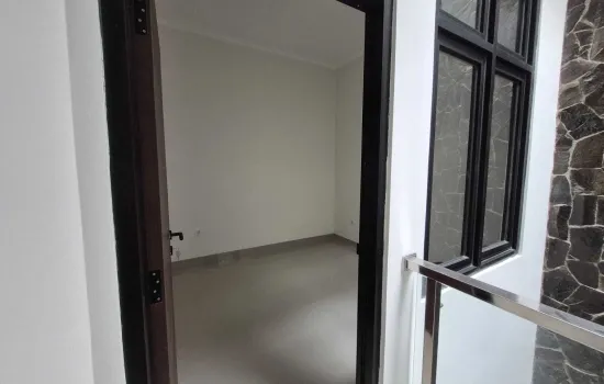 Rumah tinggal nyaman & strategis @Puri Indah Blok A