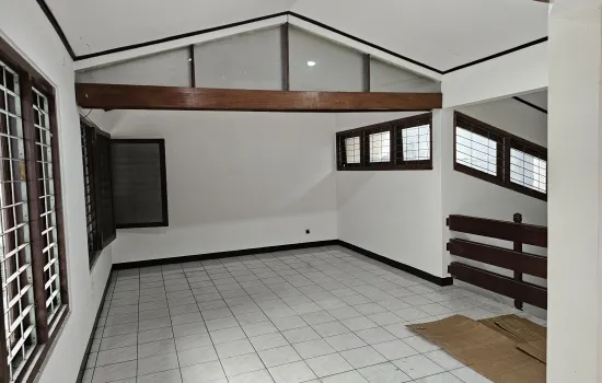 Rumah di Puri Indah bs untuk rumah tinggal atau usaha bakery