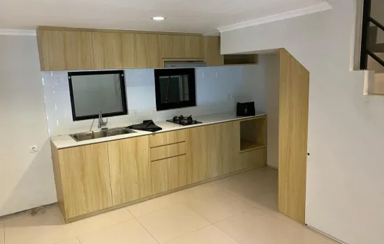 Rumah cantik 2 lantai , baguss , siap huni semi Furnish