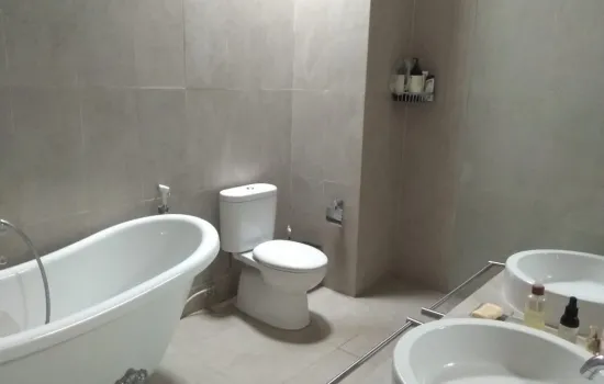 Rumah 3 lantai Setiabudi Area minim renov harga under 5 M