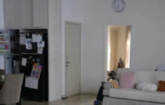 Rumah nyaman dan strategis  di intercon