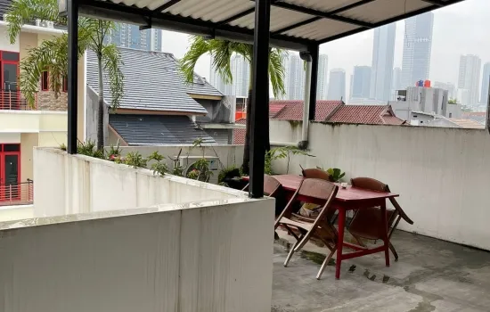 Rumah 3 lantai Setiabudi Area minim renov harga under 5 M