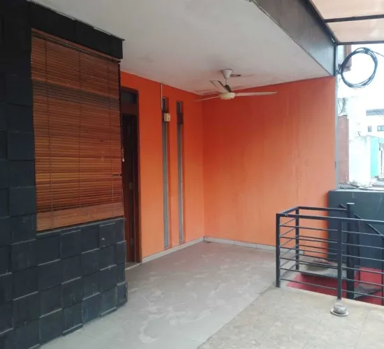 rumah  tingkat , bisa untuk kantor di area  Pondok Indah