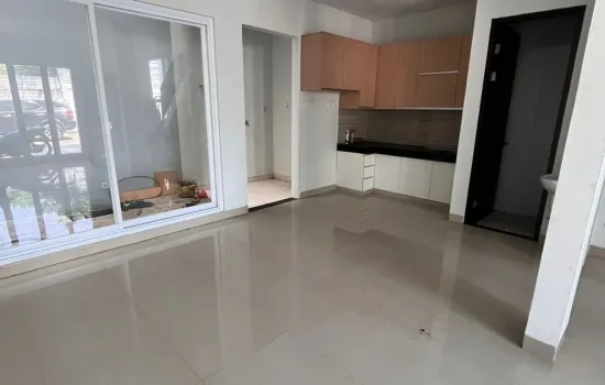 Rumah brand new 3 lantai area Joglo siap huni