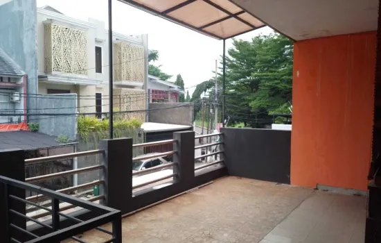 rumah  tingkat , bisa untuk kantor di area  Pondok Indah