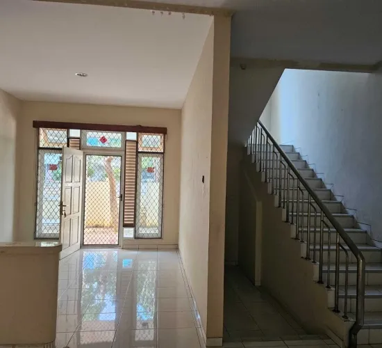 Rumah lama, 2 lt, jalan lebar, akses ke tol mudah