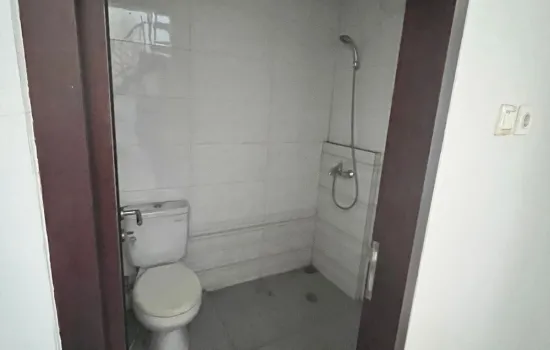 Rumah brand new 3 lantai area Joglo siap huni