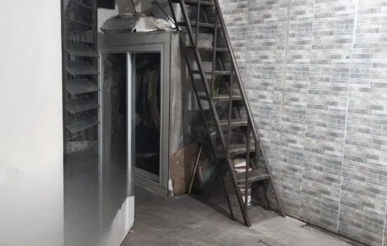 rumah Taman Aries Blok E  Jl. Aries Utama 1  ( jalan utama)