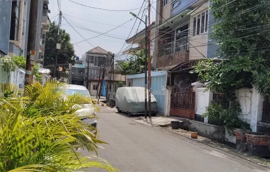 Dijual rumah Tanjung duren luas 220 m2 strategis