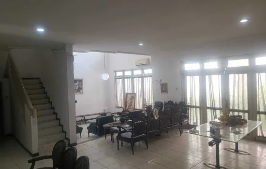 Rumah lokasi strategis di jakarta barat